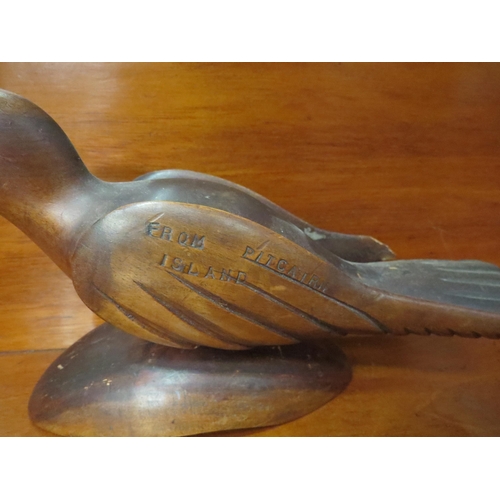 4045 - A Pitcairn Islands souvenir treen bird, a/f