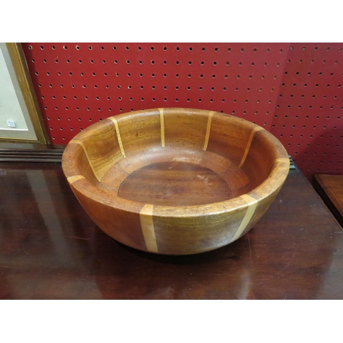 4071 - A mid 20th Century wooden fruit bowl with inlay section panel design, 23cm diameter