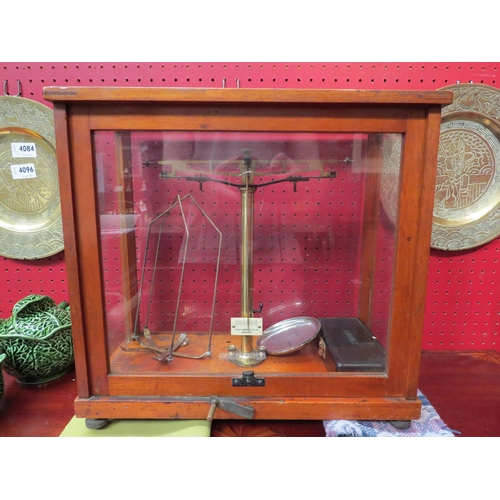 4098 - A mid 20th Century cased set of Philip Harris & Co. weighing scales   (E) £15-20