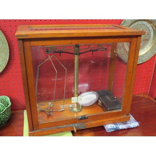 4098 - A mid 20th Century cased set of Philip Harris & Co. weighing scales   (E) £15-20