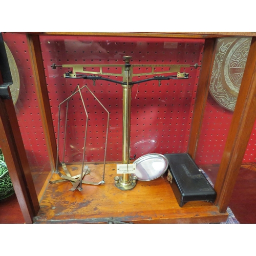 4098 - A mid 20th Century cased set of Philip Harris & Co. weighing scales   (E) £15-20