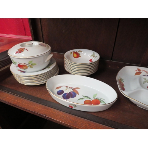 4154 - A selection of Royal Worcester 