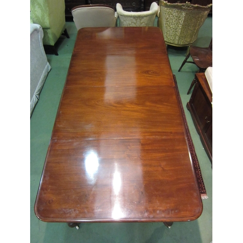 4185 - A Victorian style mahogany round cornered top extending dining table having two extra leaves and bra... 