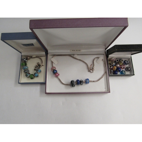 4338 - A bead necklace, similar bracelet and spare beads