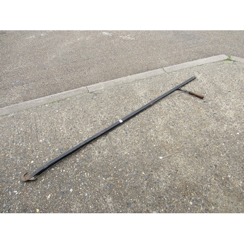 9024 - A set of long handled loppers