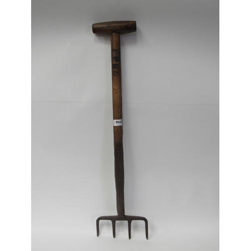 9042 - A short four tine fork, handle stamped EPBG