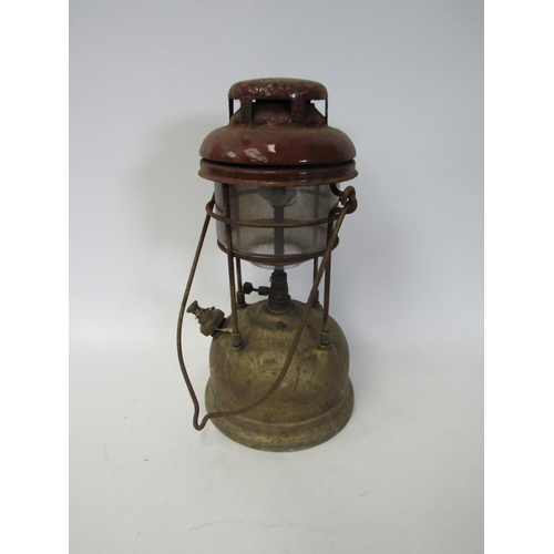 9121 - A Tilley lamp