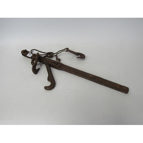 9149 - An iron wire stretcher