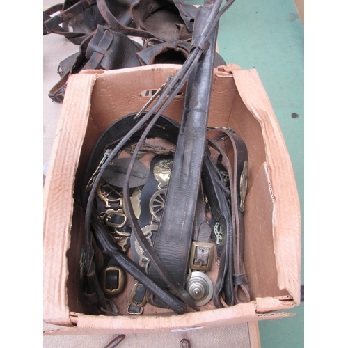 9179 - A box of horse brasses and leathers