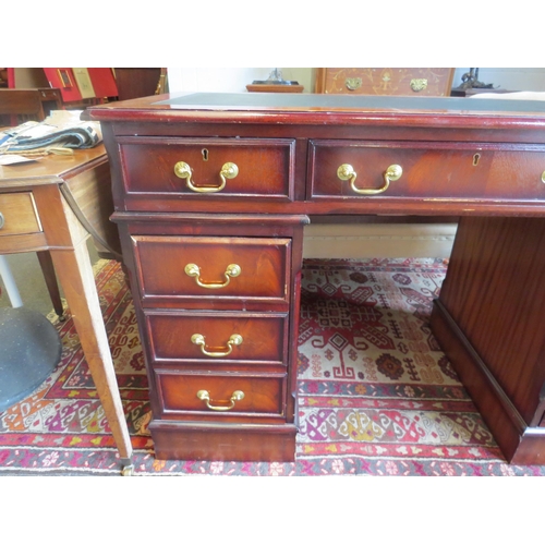 1007 - A reproduction Georgian style twin pedestal desk with leather inset top, 78cm high x 120cm wide x 60... 