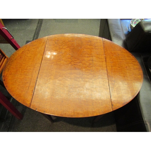 1108 - A Georgian figured walnut drop leaf table with inlaid stringing, single end drawer and on square tap... 