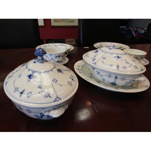 1141 - A quantity of Royal Copenhagen 'Blue Fluted' blue and white dinner wares including tureens, dinner p... 