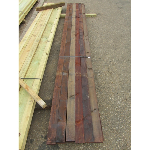 3524 - A pack of 12' fencing rails