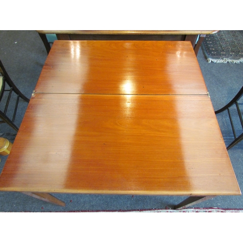 1154 - A fold-out tea table on tapering legs