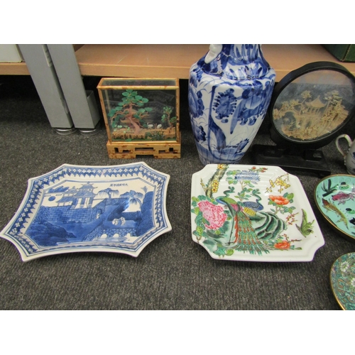 1177 - A box of assorted Oriental items including imari palette plates, blue and white vase, cork diorama e... 