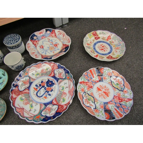 1177 - A box of assorted Oriental items including imari palette plates, blue and white vase, cork diorama e... 