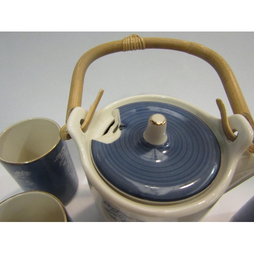 4292 - A Japanese teapot and five cups (lid damaged)