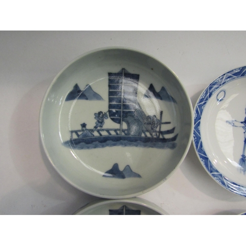 4461 - A pair of Japanese blue and white bowls and five further dishes (7), biggest 14.5cm diameter