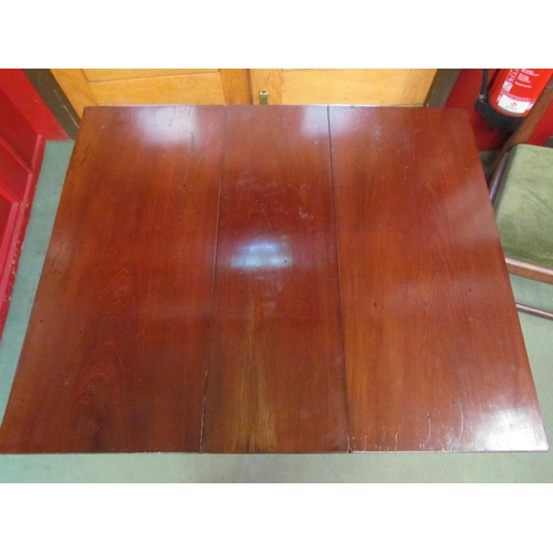 4021 - An Edwardian mahogany drop-leaf spider leg table with single end drawer over turned legs and stretch... 