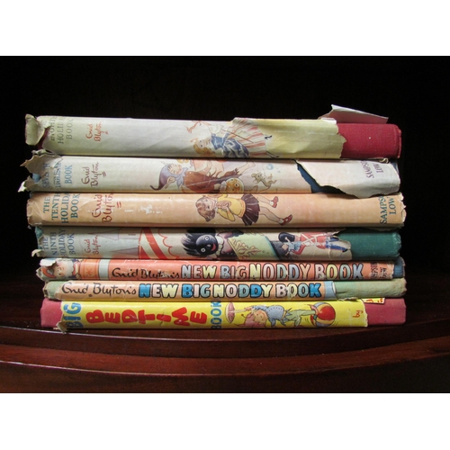 4135 - A quantity of Enid Blyton books including Famous Five, Noddy, etc. (24)