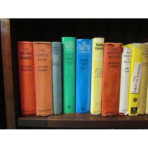 4207 - A collection of assorted volumes including Agatha Christie and Jeffery Farnol (43)