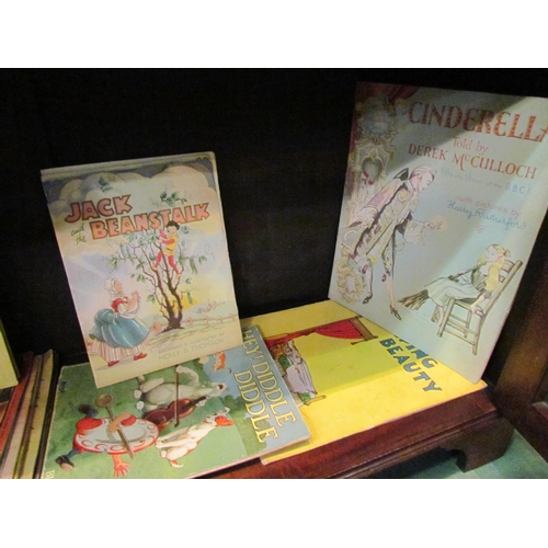 4213 - A quantity of vintage children's colouring and picture books   (E) £10-20