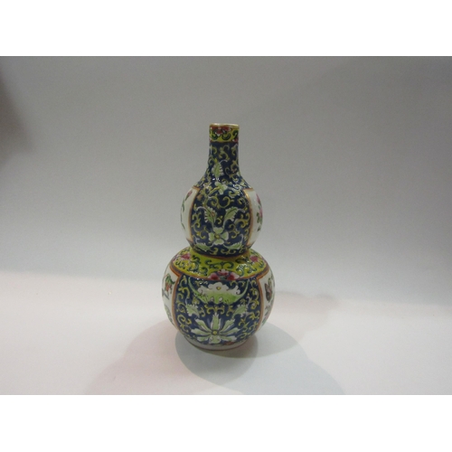 4272 - A Chinese early 20th Century double Gourd vase 20cm tall