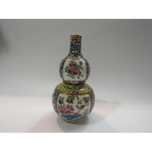 4272 - A Chinese early 20th Century double Gourd vase 20cm tall