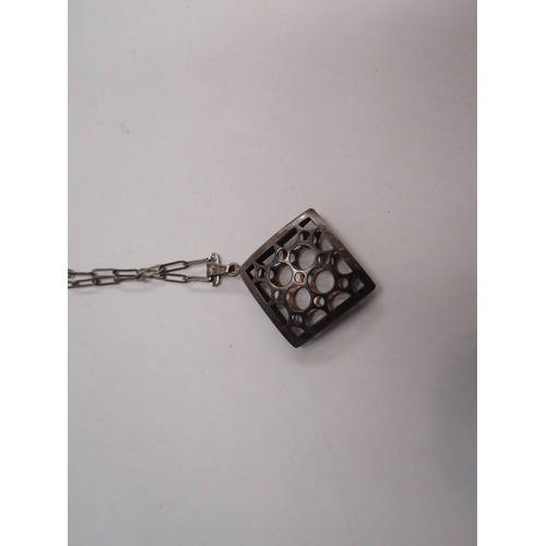 4396 - A designer 'Liisa Vitali' pendant hung on chain