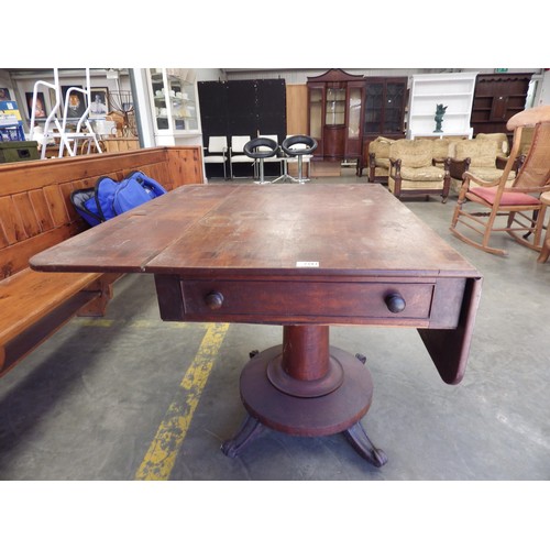 2393 - A Georgian mahogany crossbanded Pembroke table      (R) £20