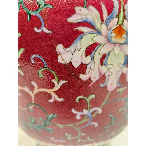 4076 - An early 20th Century Chinese polychrome lidded vase, painted with a foliate design on an ornate aub... 