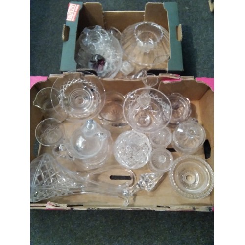 1226 - Two boxes of mixed glassware