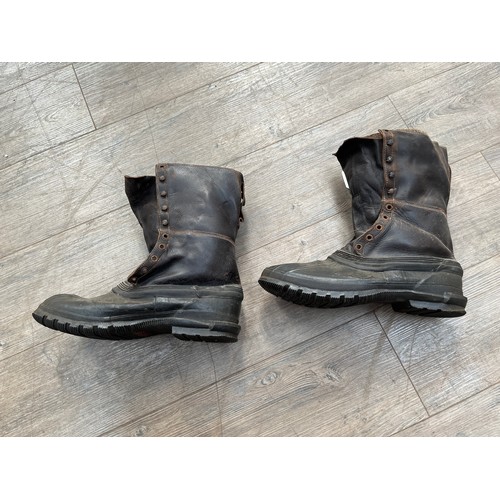 9005 - A pair of WWII US Infantry overboots / winter boots