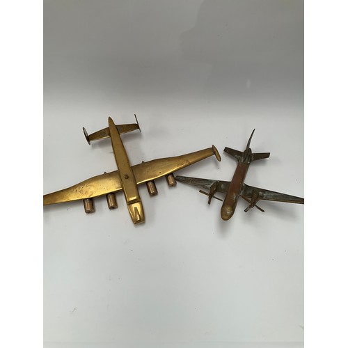 9132 - A stylised brass model of a Shackleton bomber, and an Andover aircraft (2)   (E) £20-30 Antiques