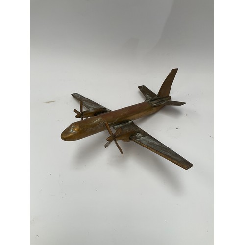 9132 - A stylised brass model of a Shackleton bomber, and an Andover aircraft (2)   (E) £20-30 Antiques