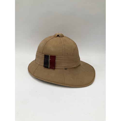 9084 - A British military pith helmet