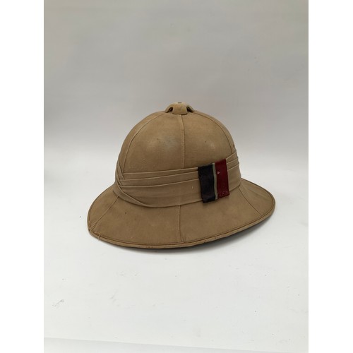 9084 - A British military pith helmet