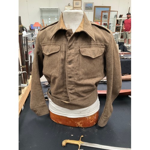 9080 - A WWII British 1940 pattern battledress blouse, size 12, serviceman was in the Royal Signals, slight... 