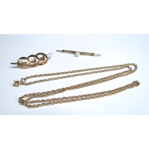 8082 - A 9ct gold necklace and two 9ct gold brooches both set with pearls, 12.5g