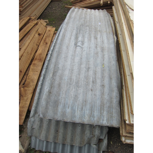 3530 - A quantity of curved galvanised corrugated sheets     (R) £30