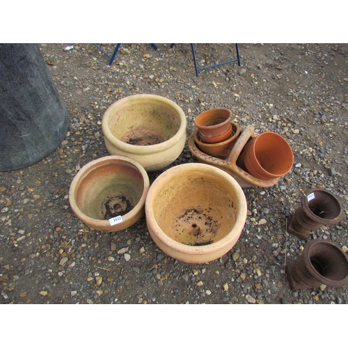 3522 - A quantity of terracotta pots