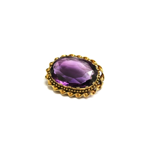 8072 - An oval amethyst pendant/brooch in unmarked gold frame, 3.3cm x 2.5cm