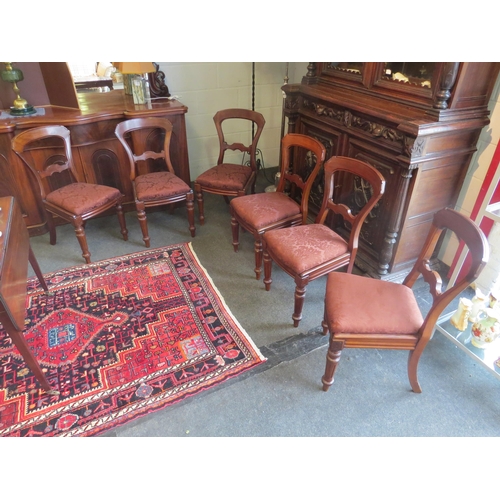 1026 - A set of six Victorian mahogany dining chairs, shaped back splat, drop-in seats, fluted supports