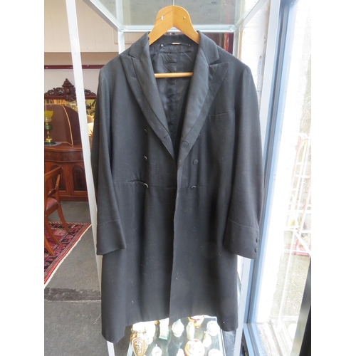 1046 - A gents bespoke black frock coat with silk buttons and lapel