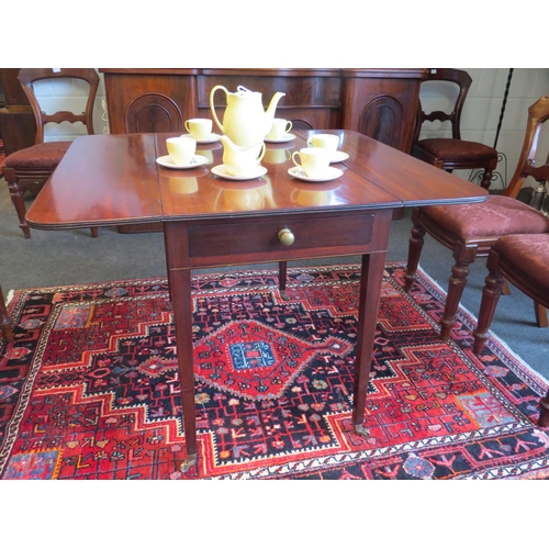 1091 - A Victorian mahogany Pembroke table, single end drawer, on square tapering legs to brass castors