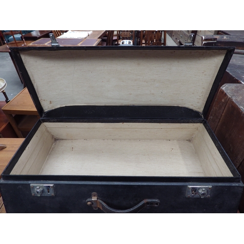 3462 - A 1950's car trunk