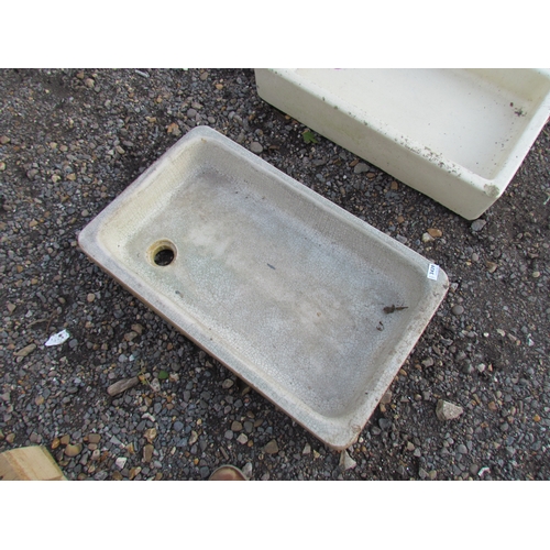 3439 - A shallow glazed sink