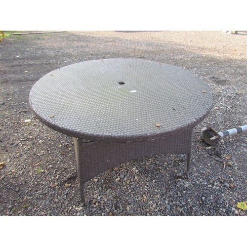 3467 - A woven plastic garden table    (E) £5-8