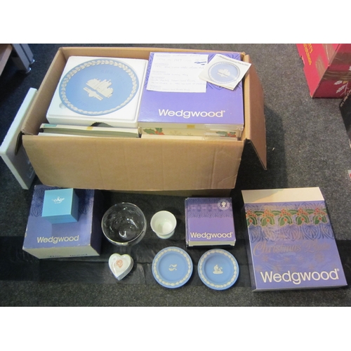 1228 - A collection of mainly boxed Wedgwood Christmas jasperware and other commemorative together with Alt... 