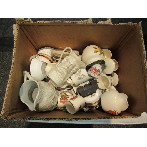 1419 - A box of mixed ceramics including Wedgwood and Royal Worcester